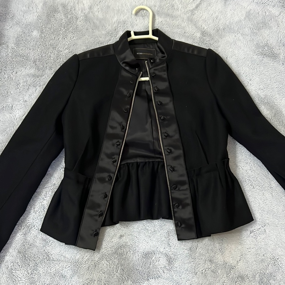 BCBG Maxazria blazer 100% wool - Picture 5 of 12